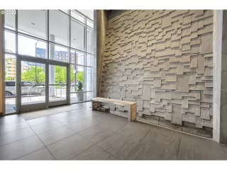 Photo #5: 22558183 Listing