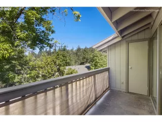 Photo #5: 22558984 Listing