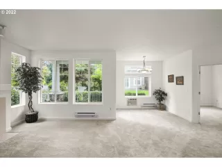 Photo #5: 22560009 Listing