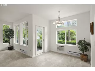 Photo #6: 22560009 Listing