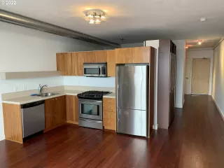 Photo #5: 22560363 Listing