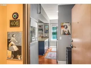 Photo #4: 22562061 Listing