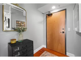 Photo #5: 22562061 Listing