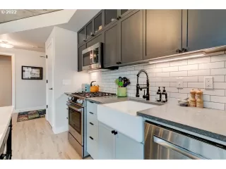 Photo #4: 22562555 Listing