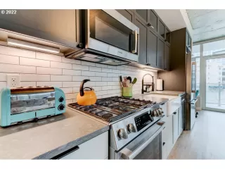 Photo #5: 22562555 Listing