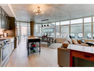 Photo #6: 22562555 Listing