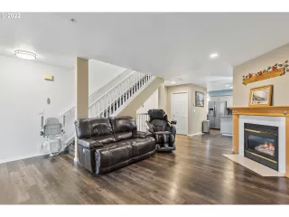 Photo #4: 22563373 Listing