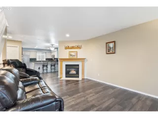 Photo #5: 22563373 Listing