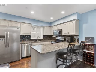 Photo #6: 22563373 Listing