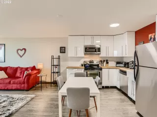 Photo #6: 22563798 Listing