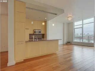 Photo #5: 22564392 Listing