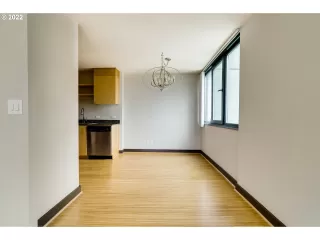 Photo #4: 22564484 Listing