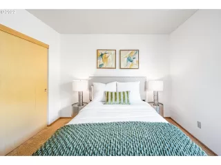 Photo #5: 22564821 Listing