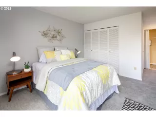 Photo #5: 22565383 Listing