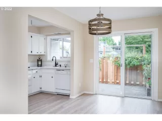 Photo #4: 22566574 Listing