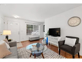 Photo #5: 22566623 Listing