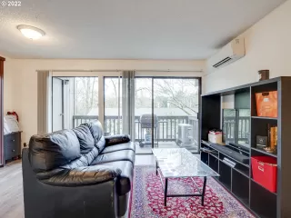 Photo #4: 22567952 Listing