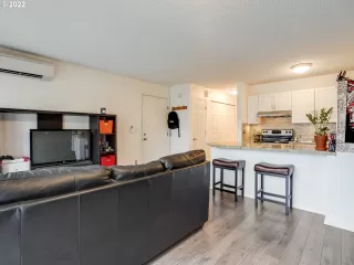 Photo #6: 22567952 Listing