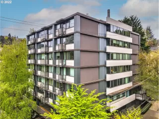 Photo #4: 22571445 Listing