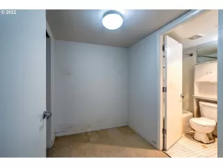 Photo #5: 22571445 Listing