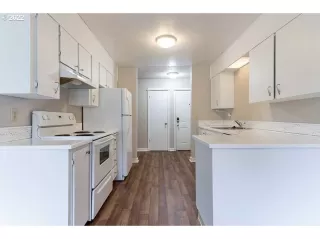 Photo #4: 22572674 Listing