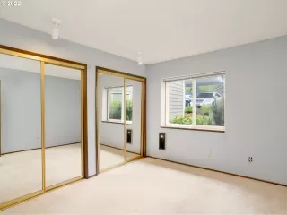 Photo #5: 22572726 Listing