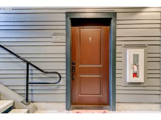 Photo #3: 22573218 Listing