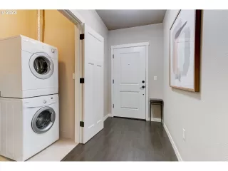 Photo #6: 22573218 Listing