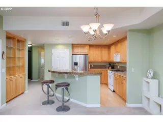 Photo #5: 22573478 Listing