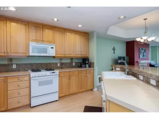 Photo #6: 22573478 Listing