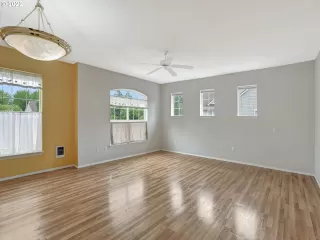 Photo #4: 22574948 Listing