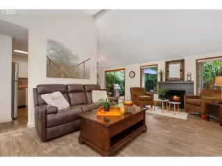 Photo #4: 22575248 Listing