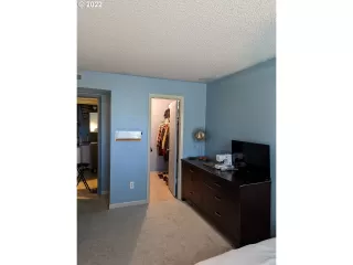 Photo #5: 22576172 Listing