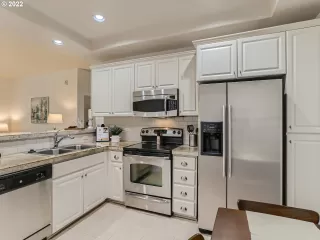 Photo #5: 22576651 Listing