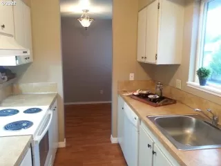 Photo #4: 22577871 Listing