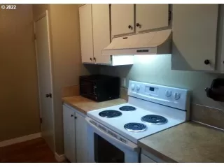 Photo #5: 22577871 Listing