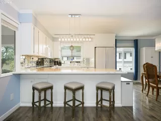 Photo #5: 22578451 Listing