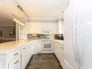 Photo #6: 22578451 Listing