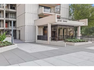 Photo #2: 22579170 Listing