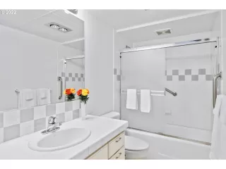 Photo #5: 22579170 Listing