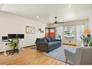 Photo #2: 22579431 Listing