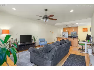 Photo #4: 22579431 Listing