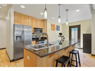 Photo #6: 22579431 Listing