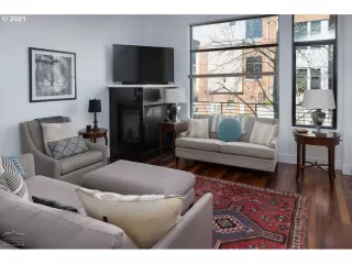 Photo #4: 22580050 Listing