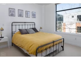 Photo #6: 22580050 Listing