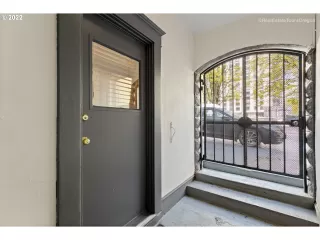 Photo #3: 22580573 Listing