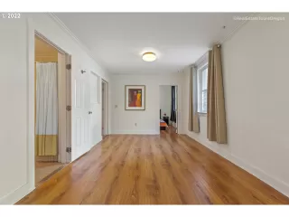 Photo #6: 22580573 Listing