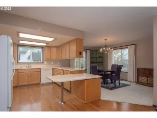 Photo #6: 22580765 Listing