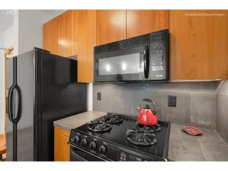Photo #5: 22580842 Listing