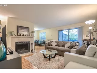 Photo #4: 22580941 Listing